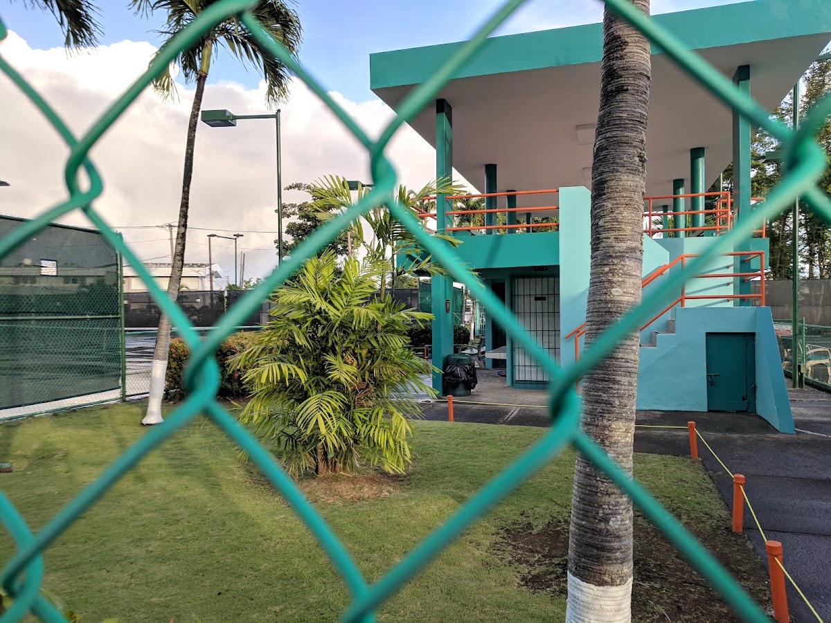 Isla Verde Tennis Club - Photo 2