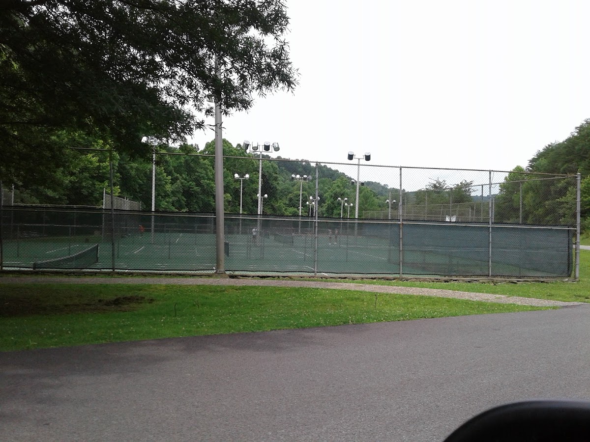 Ivor F. Boiarsky Tennis Center - Photo 3