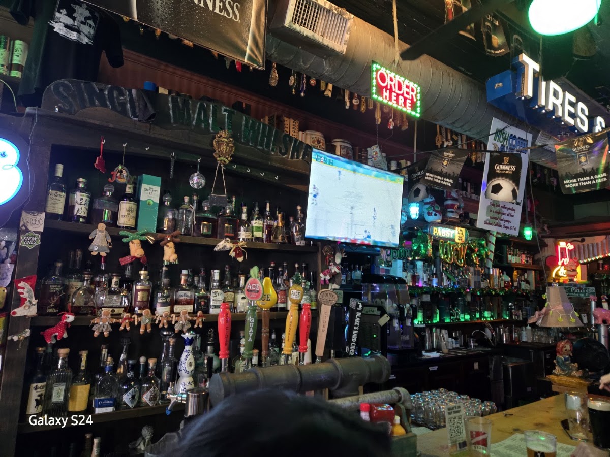Johnnie MacCracken's Celtic Firehouse Pub - Photo 3