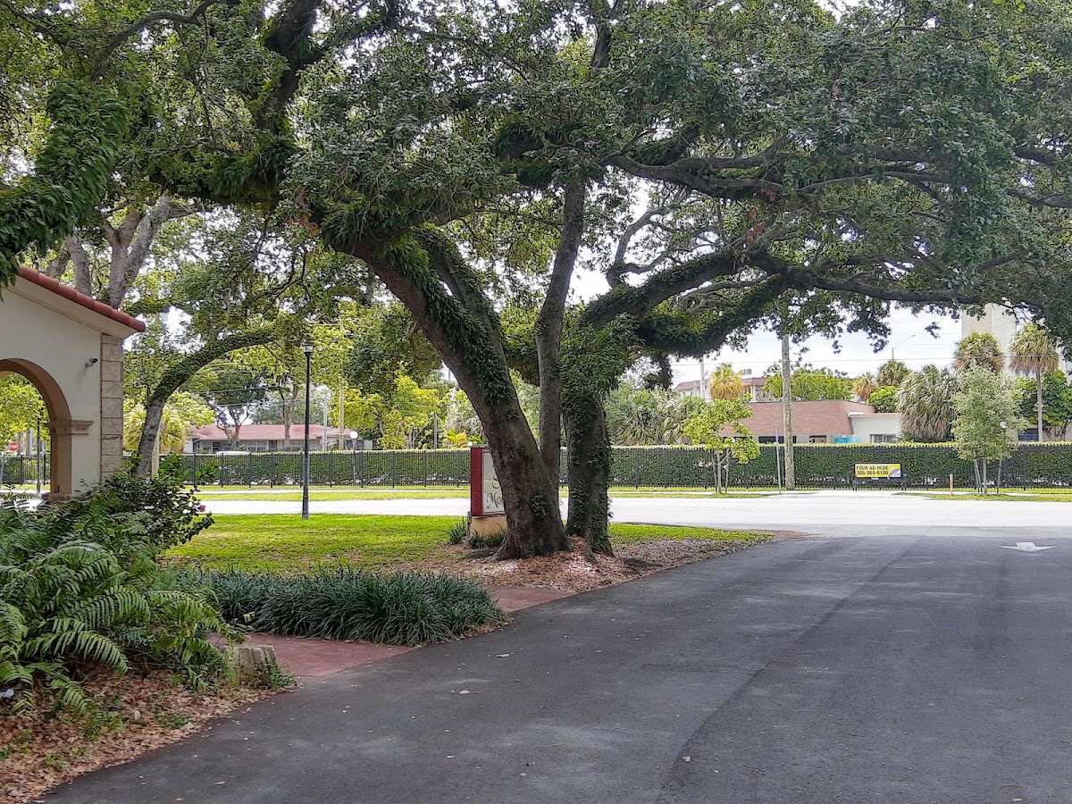 Judge Arthur Snyder Tennis Center - Photo 2