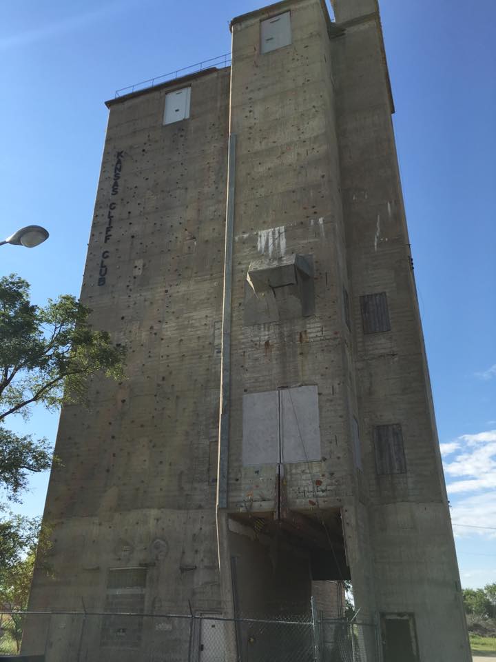 Kansas Cliff Club - Photo 2