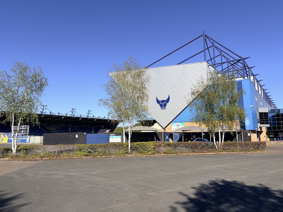 Kassam Stadium - Photo 3