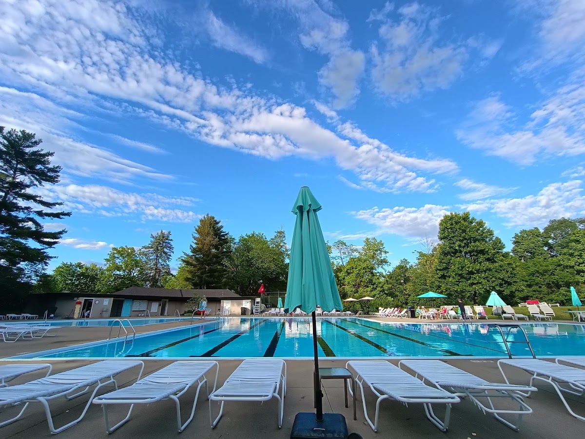 Kenwood Swim and Tennis Club - Photo 1
