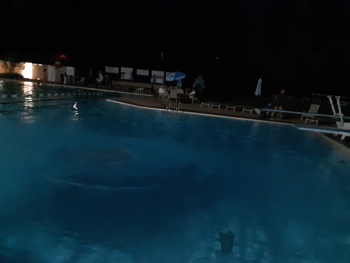 Kenwood Swim and Tennis Club - Photo 2