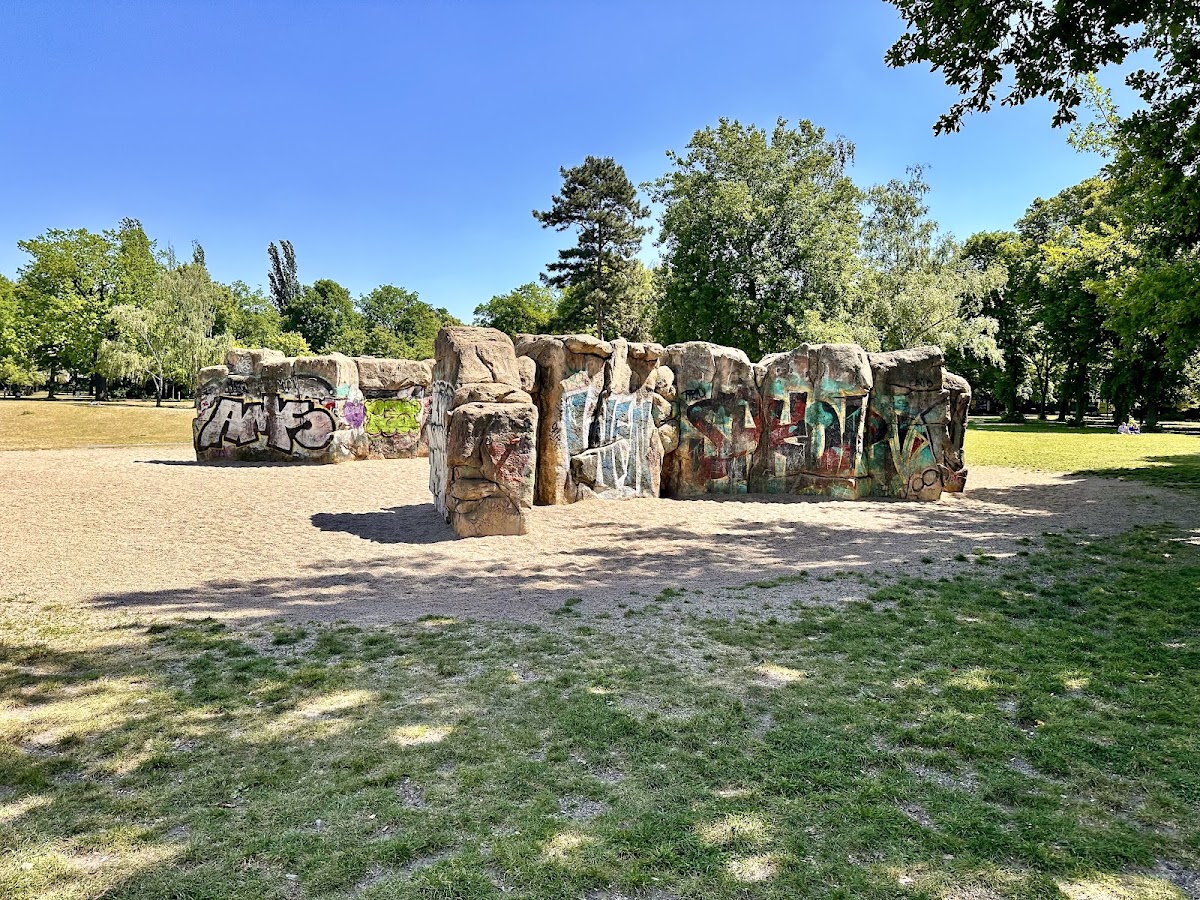 Kletterfelsen Volkspark Friedrichshain - Photo 1