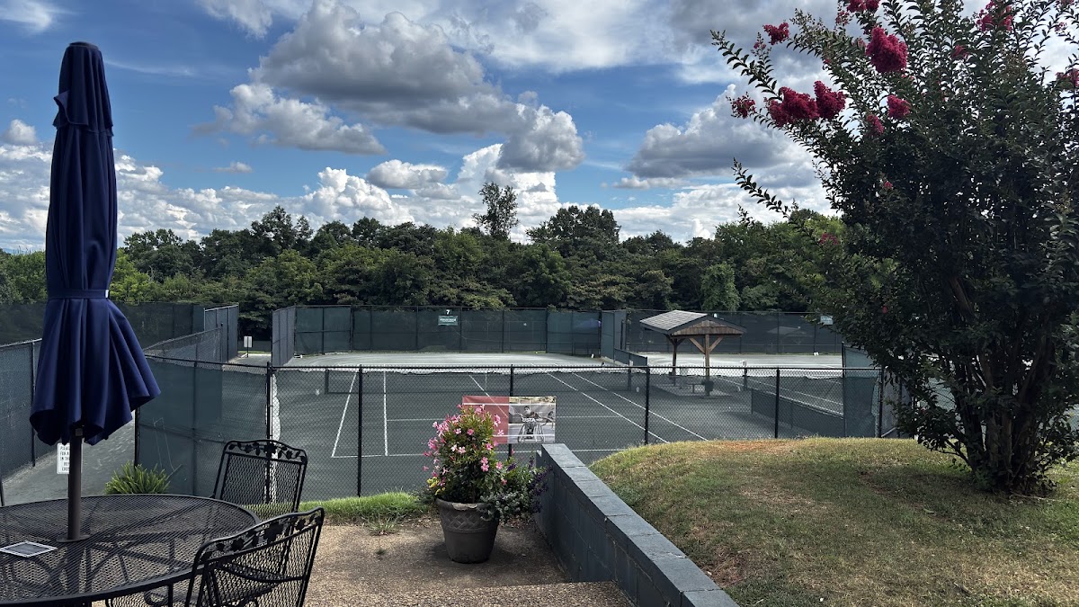 Knoxville Racquet Club - Photo 2