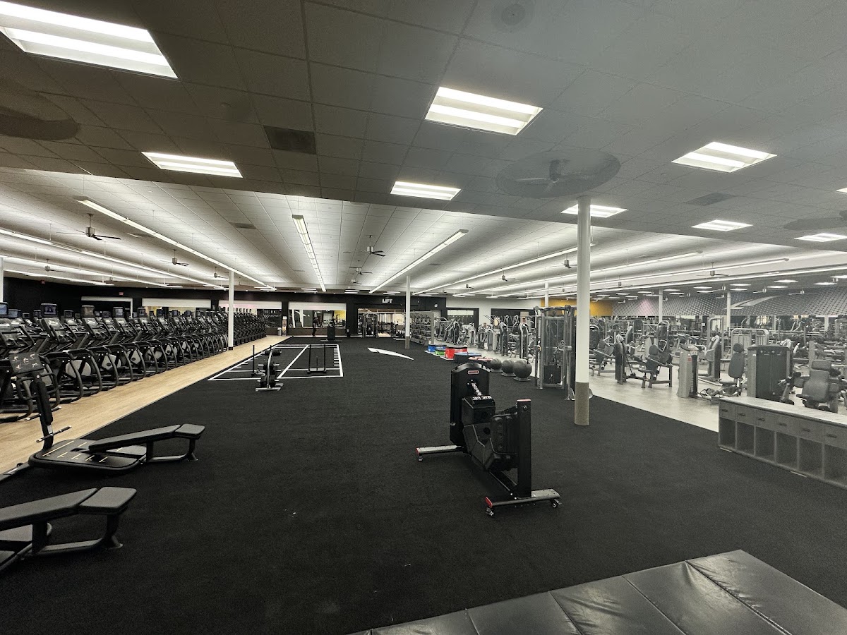LA Fitness - Photo 1