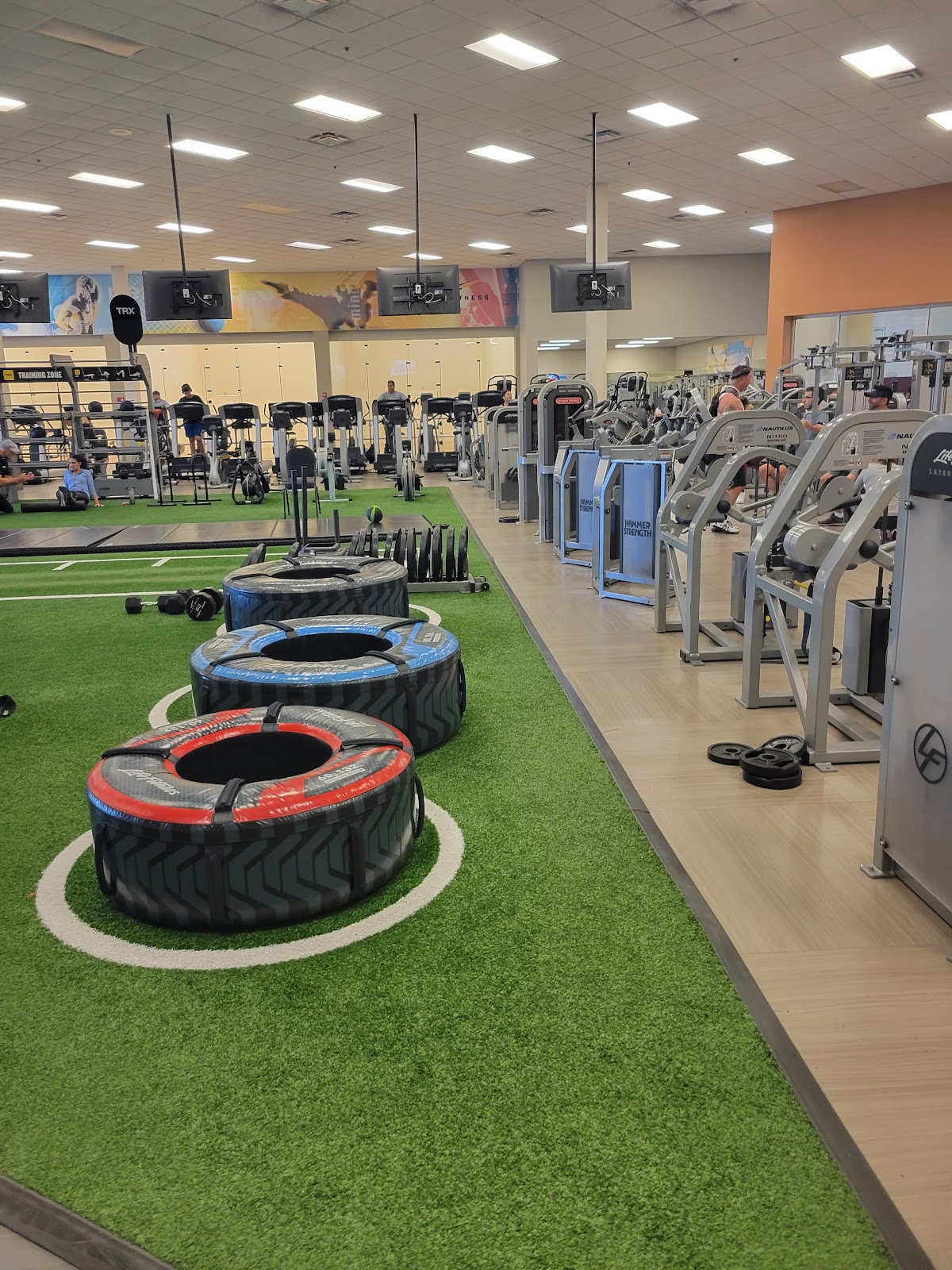 LA Fitness - Photo 1