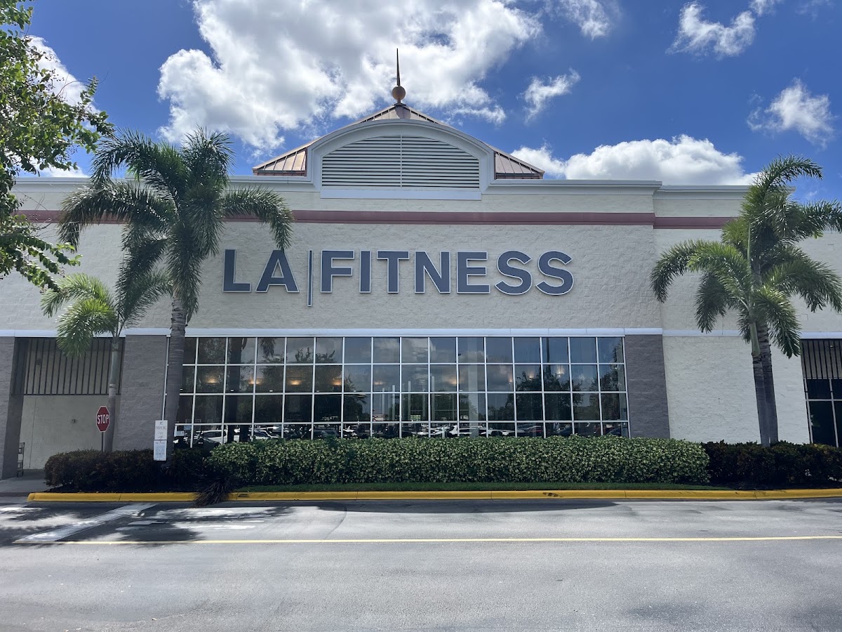 LA Fitness - Photo 2