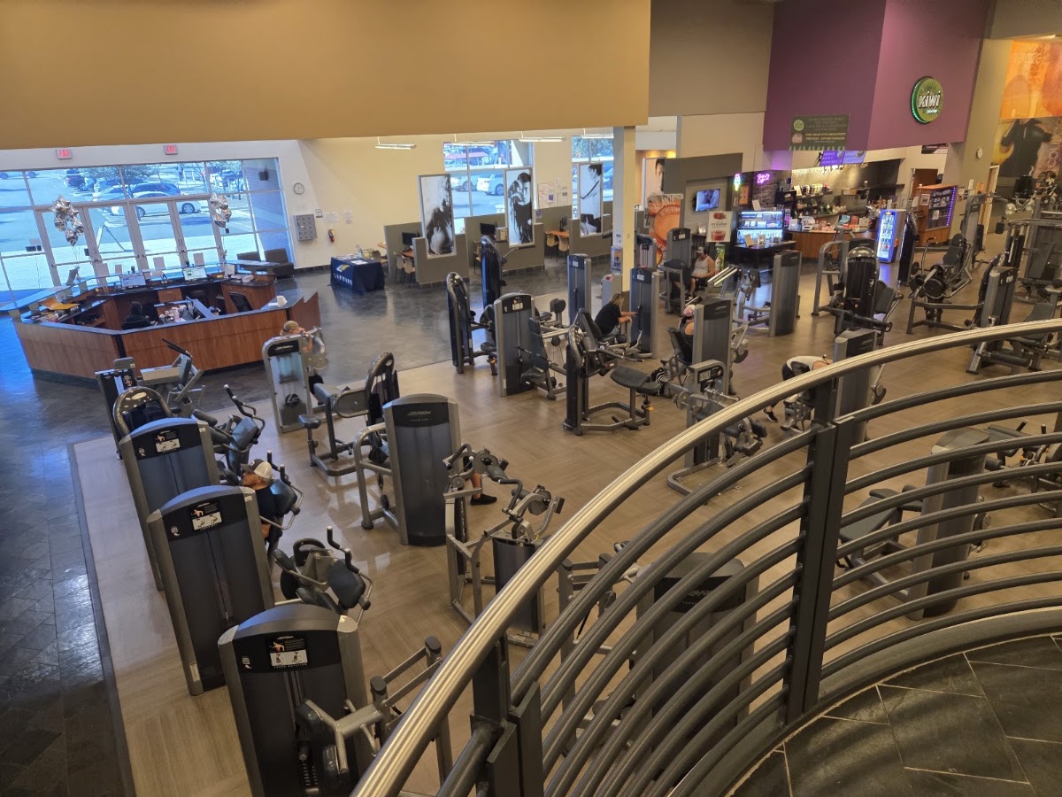 LA Fitness - Photo 3