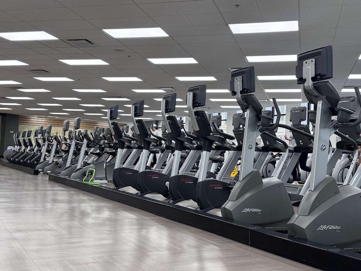 LA Fitness - Photo 1