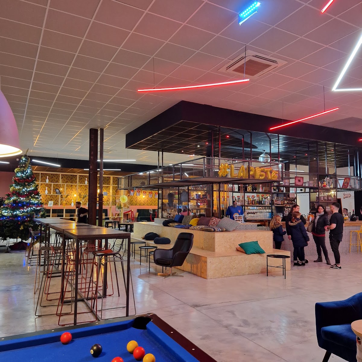 La Piste - Bar & Bowling - Photo 3