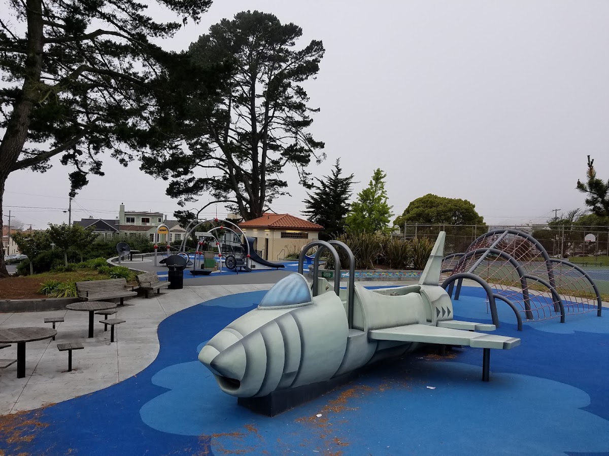 Larsen Playground - Photo 2