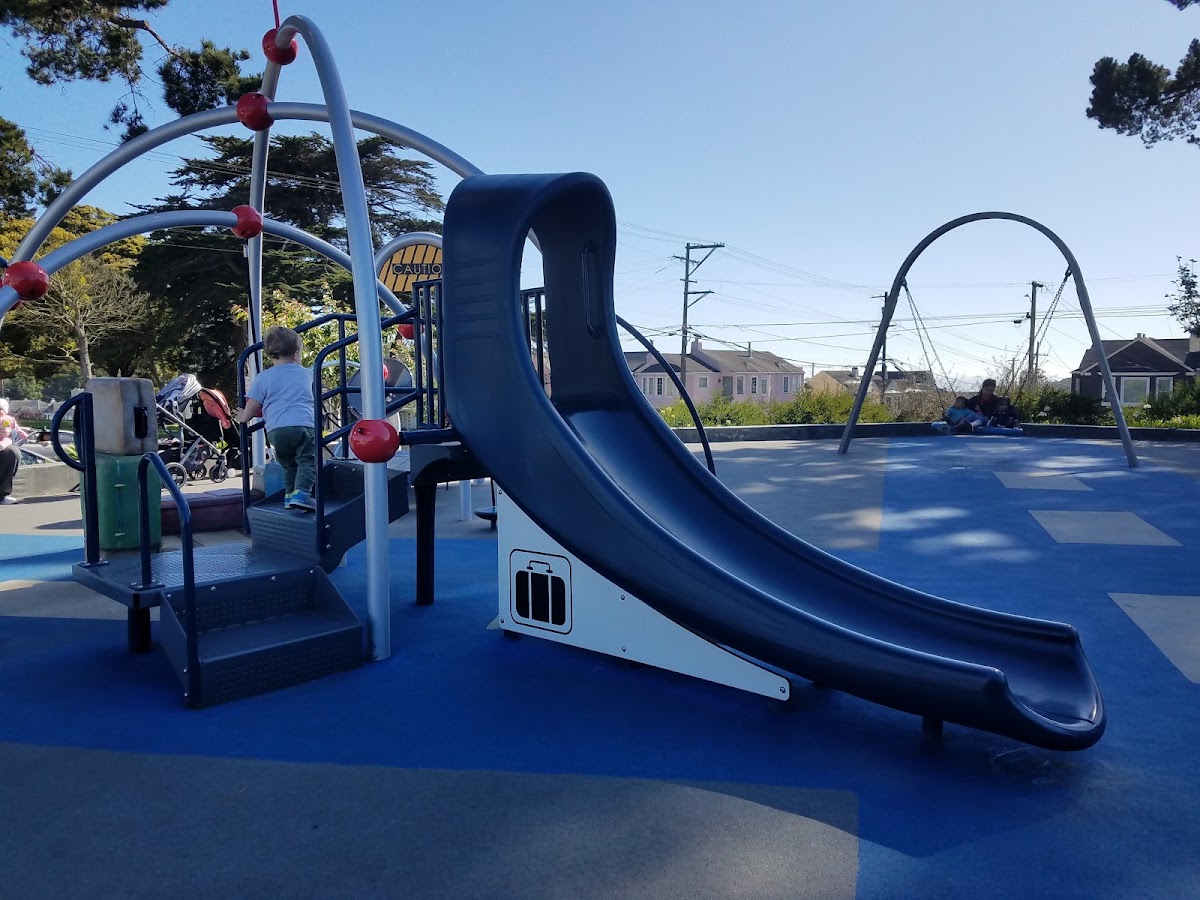 Larsen Playground - Photo 3