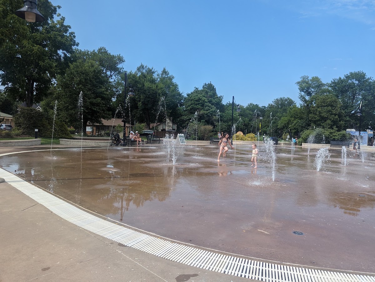 Lawrence Plaza - Photo 3