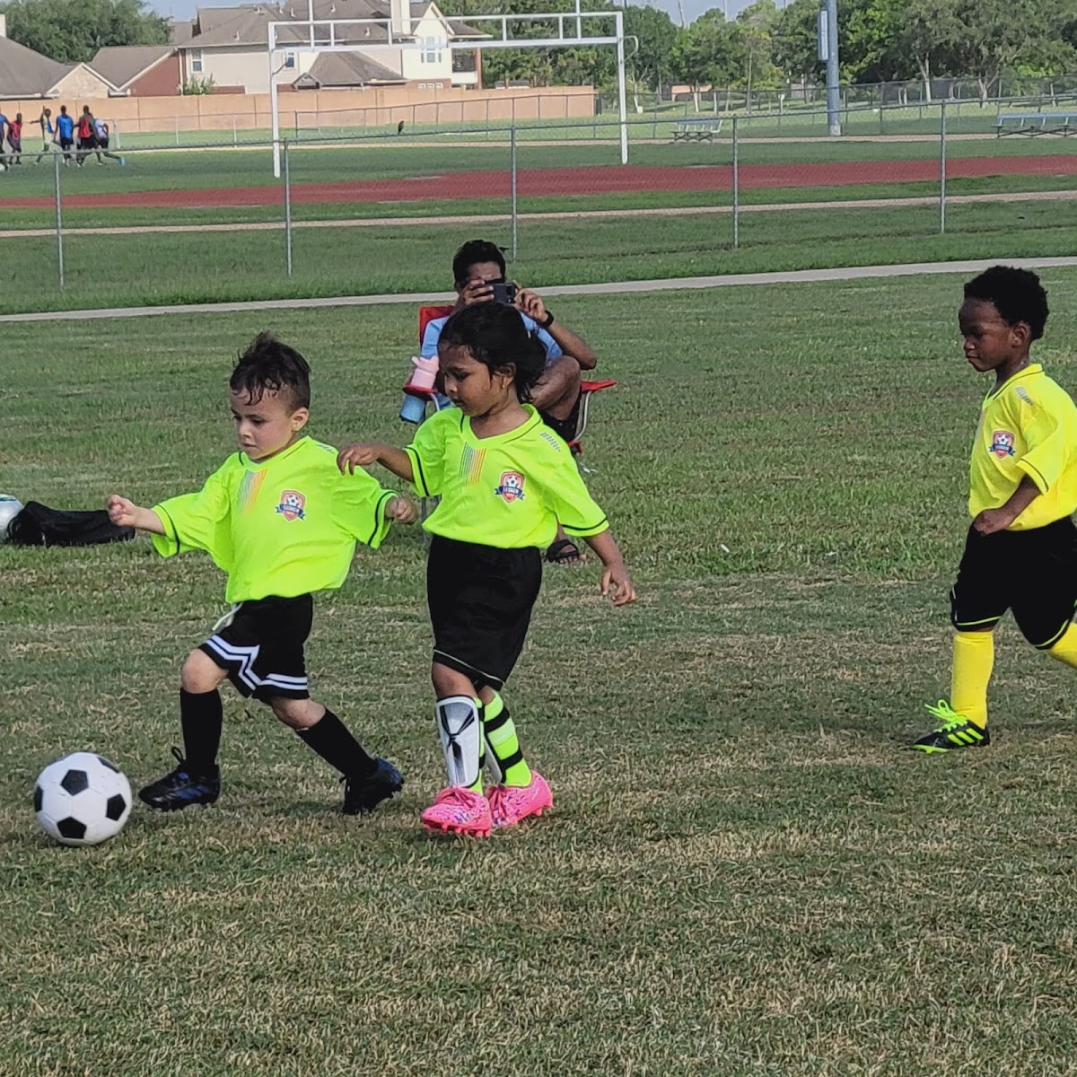Leoken Soccer Academy - Photo 2
