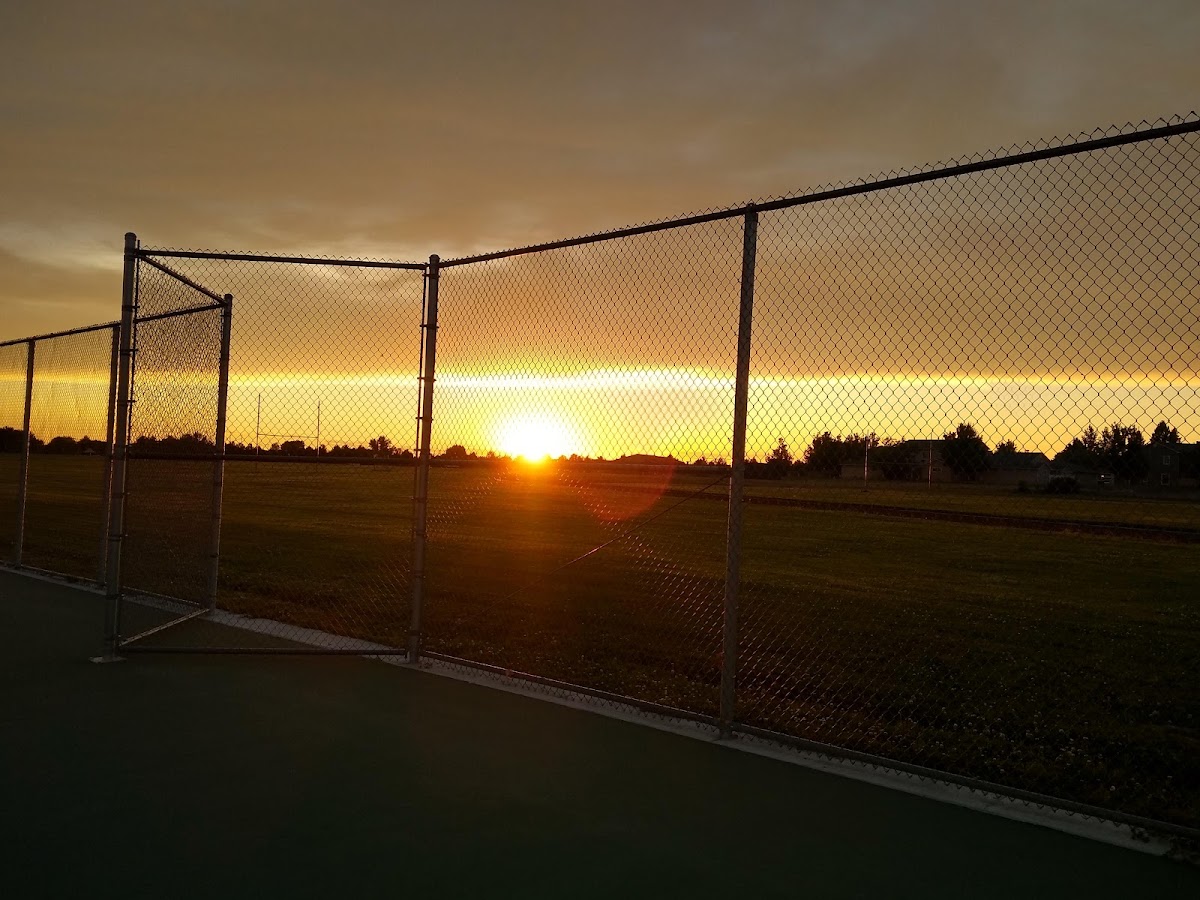 Les Bois Junior high school tennis courts - Photo 2