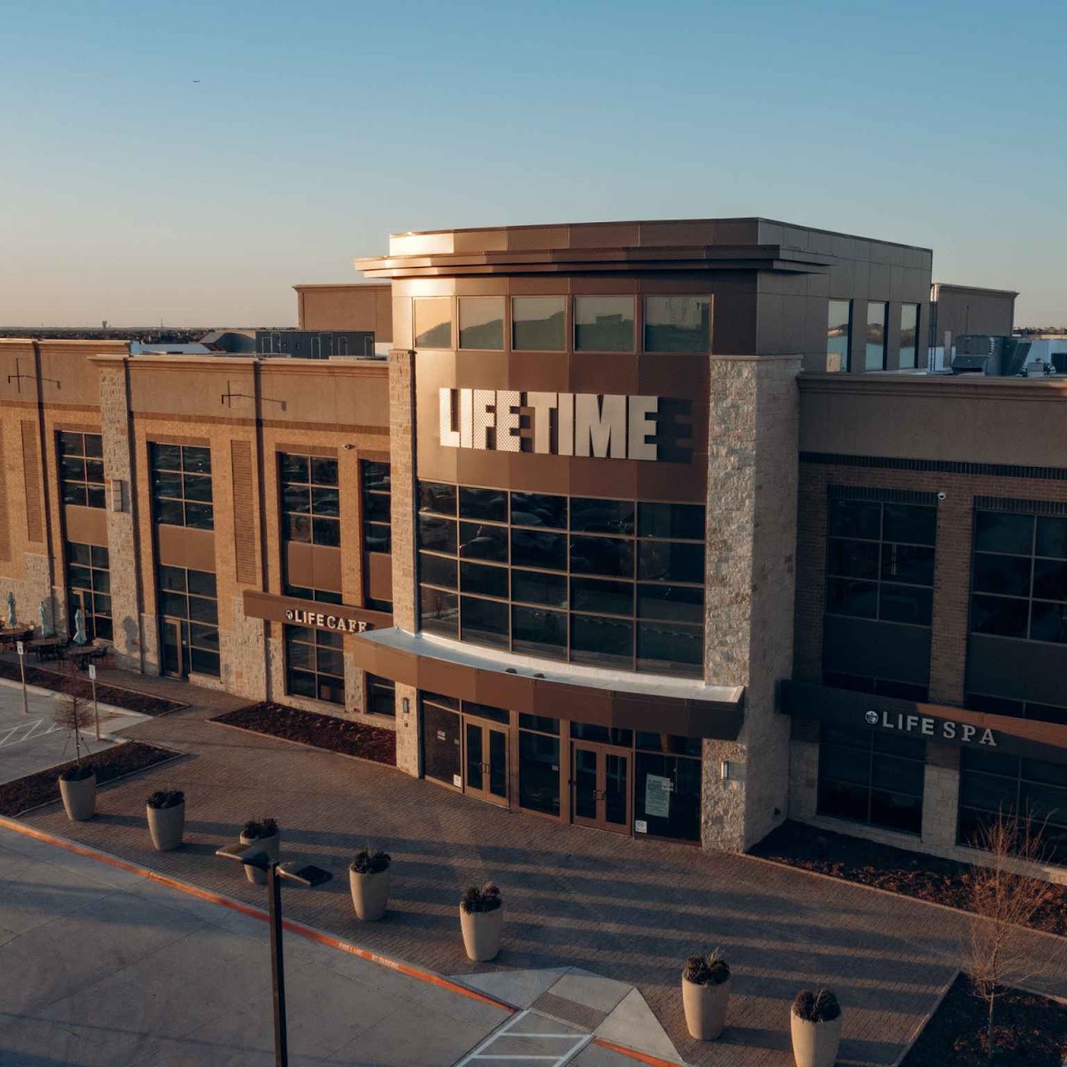 Life Time - Photo 1