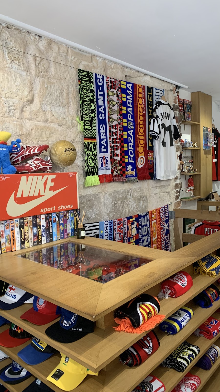LineUp. Vintage Football Store - Photo 3