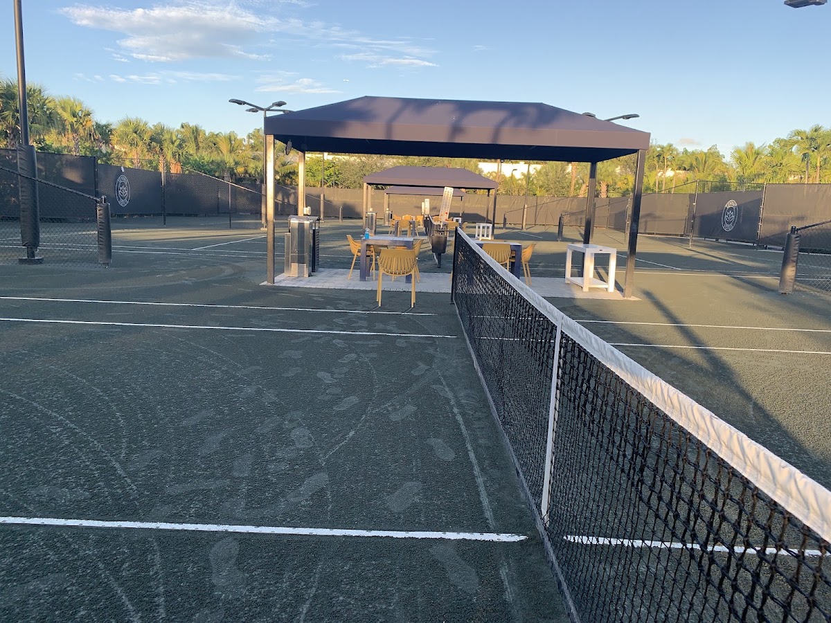 Lotus Racquet and Tennis Club - Photo 3