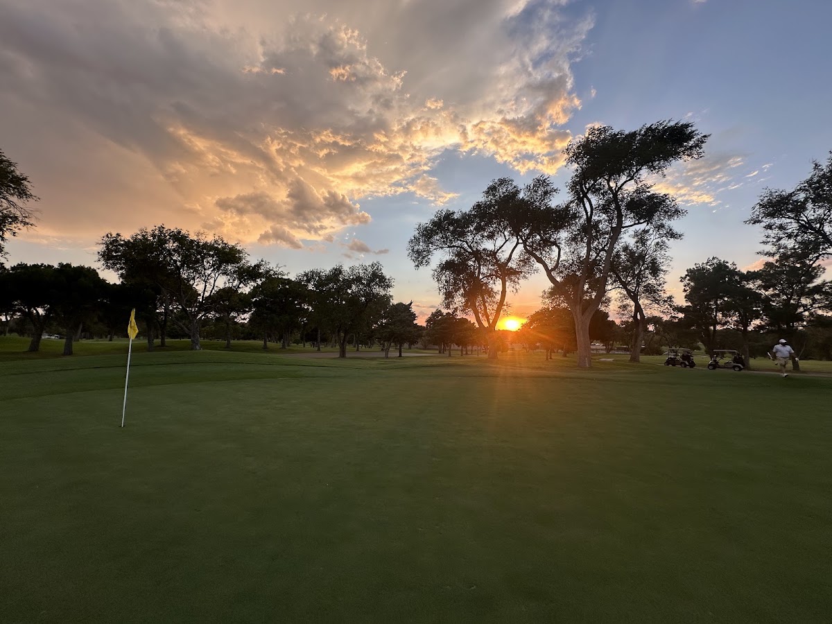 Lubbock Country Club - Photo 2