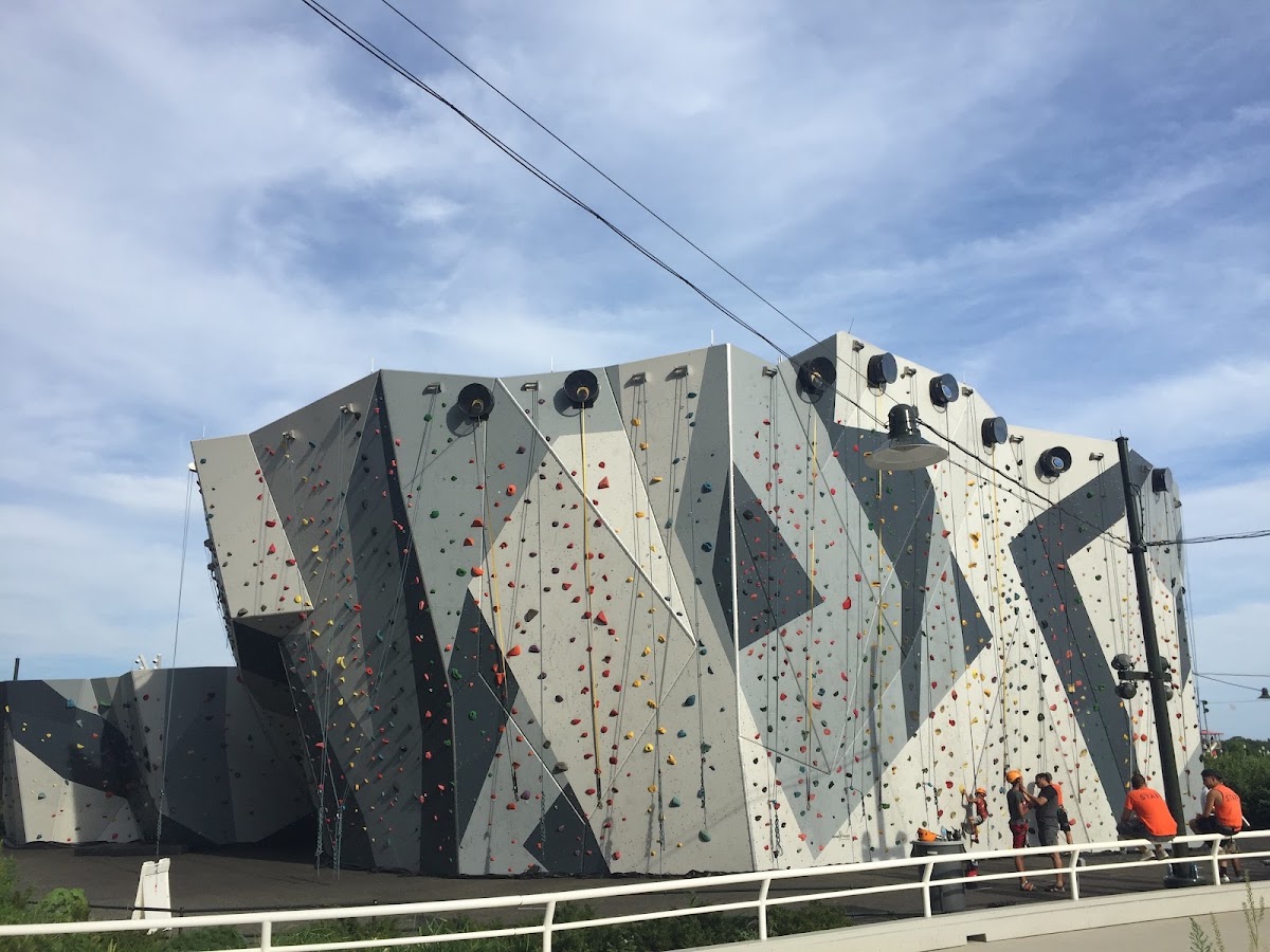 Maggie Daley Park Climbing Wall - Photo 2
