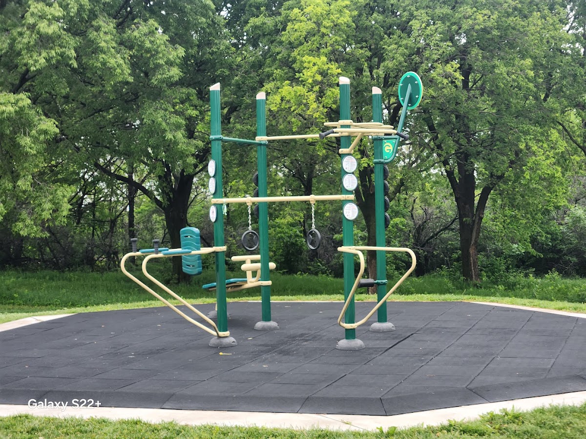 Mahoney Park Tennis Courts - Photo 3