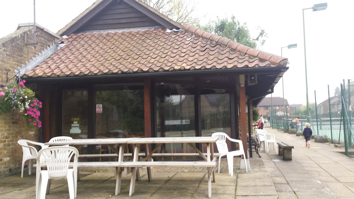 Maidenhead Lawn Tennis Club - Photo 2