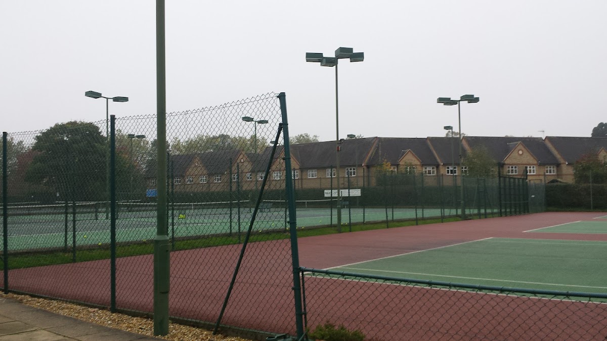 Maidenhead Lawn Tennis Club - Photo 3