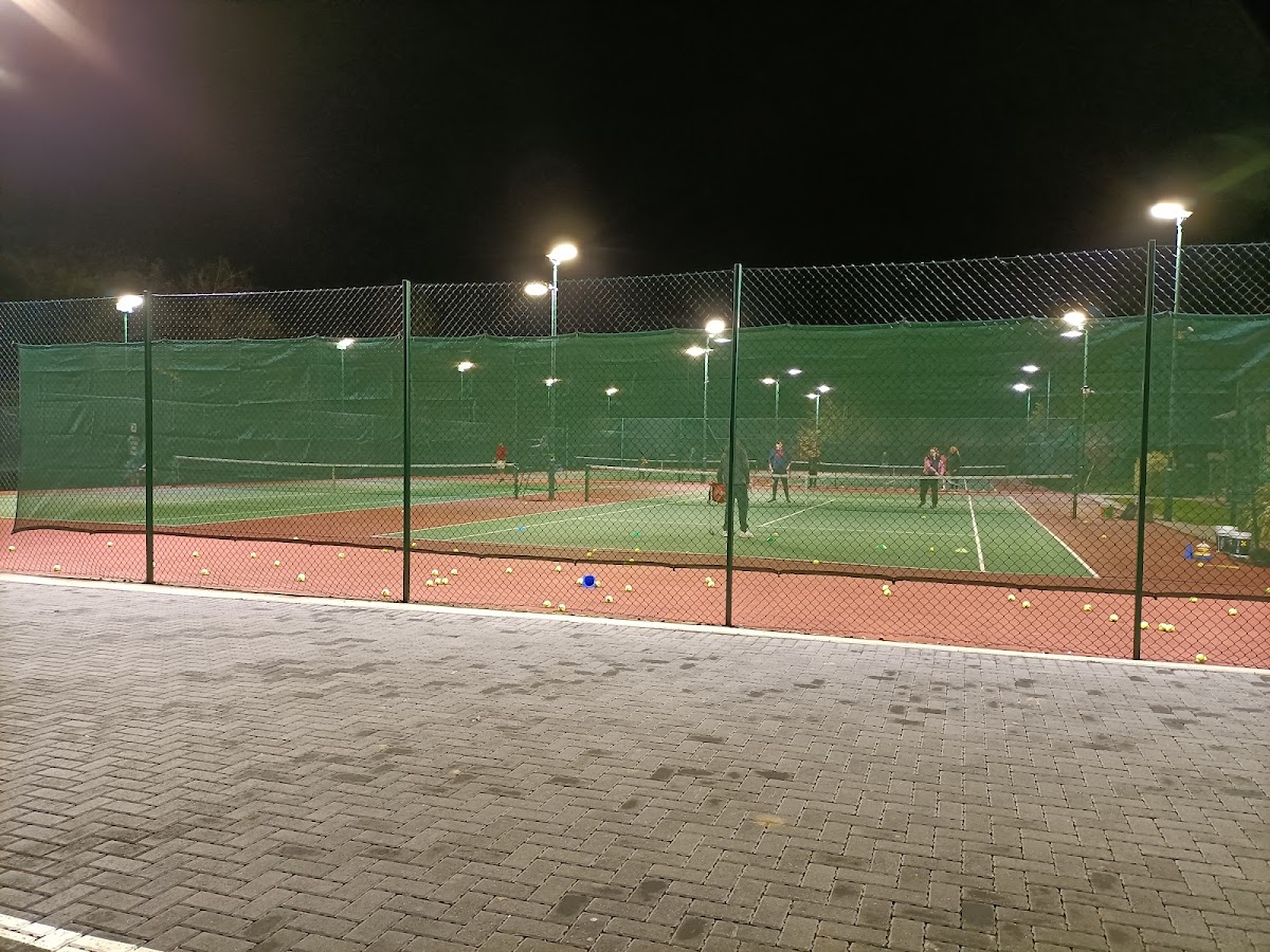Mapledurham Lawn Tennis Club - Photo 2