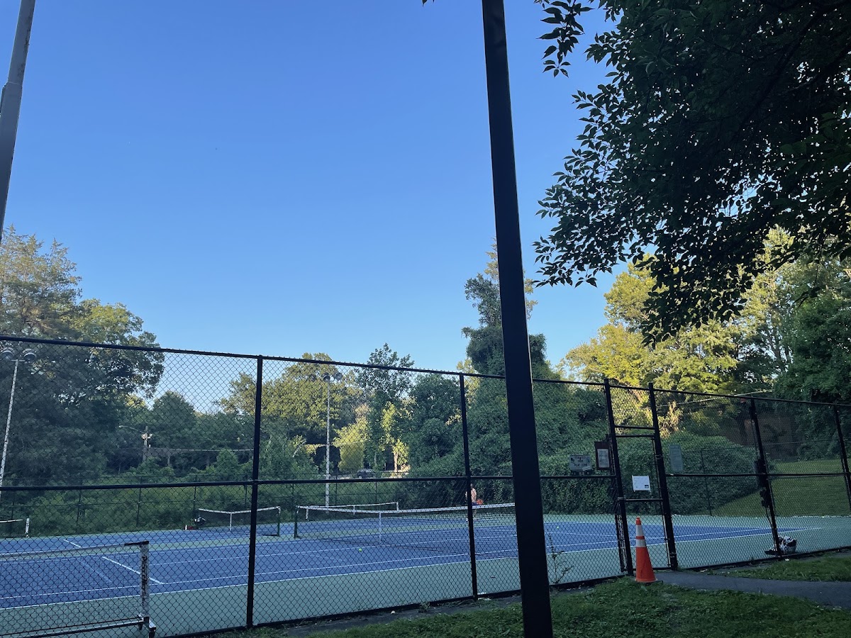 McLean Central Park tennis court - Photo 2