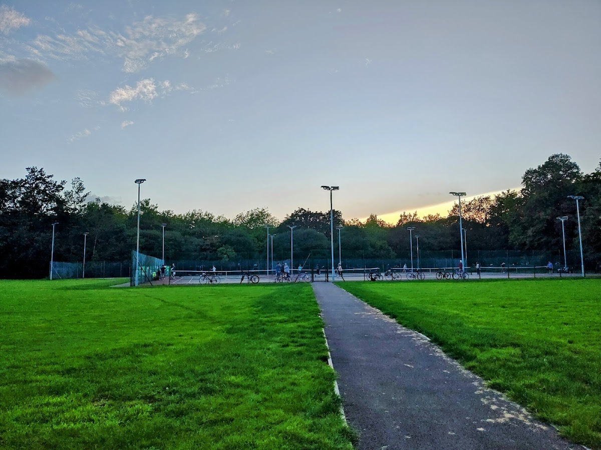 Mersey Bowmen Lawn Tennis Club - Photo 2