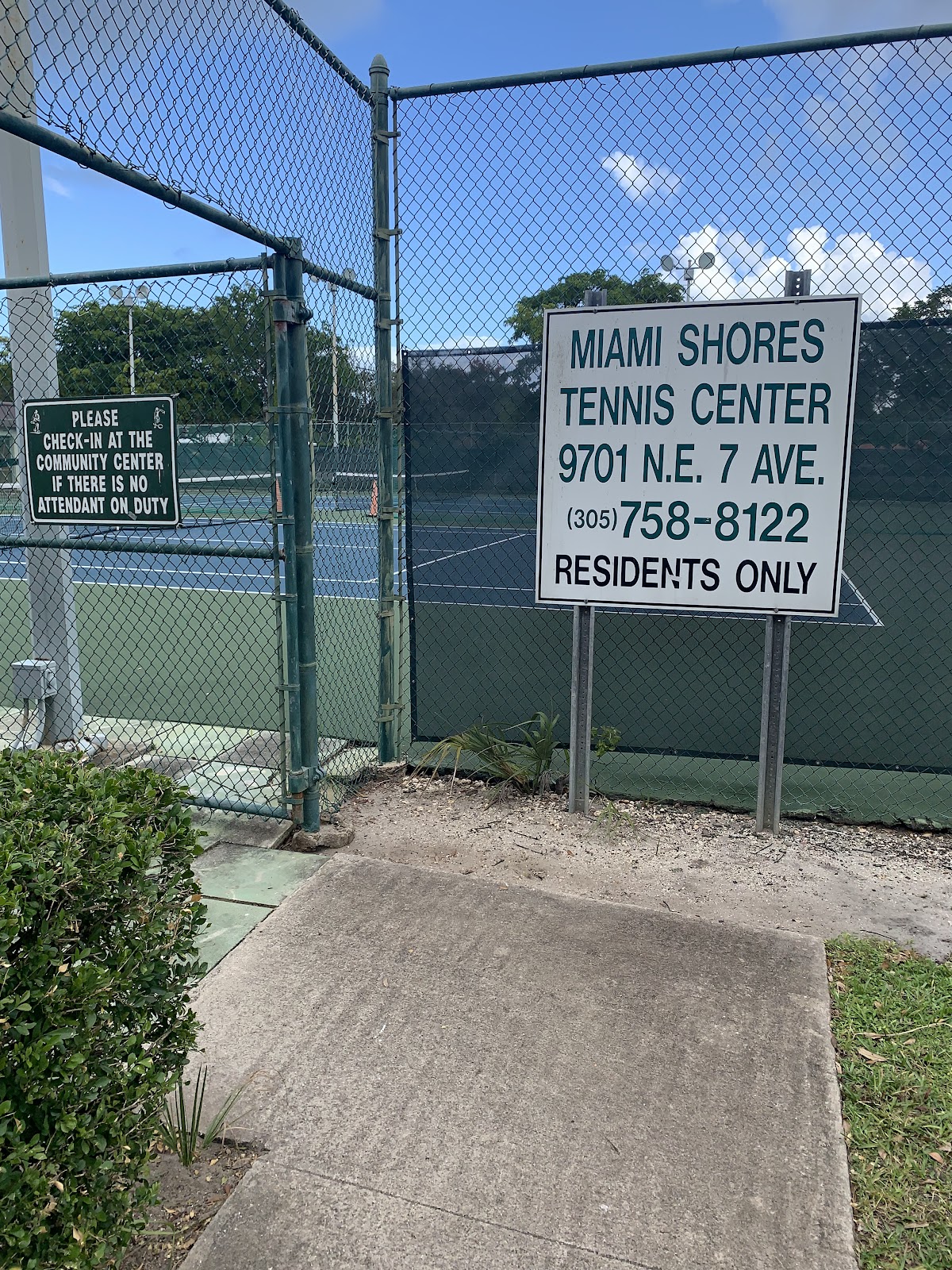 Miami Shores Tennis Center - Photo 3