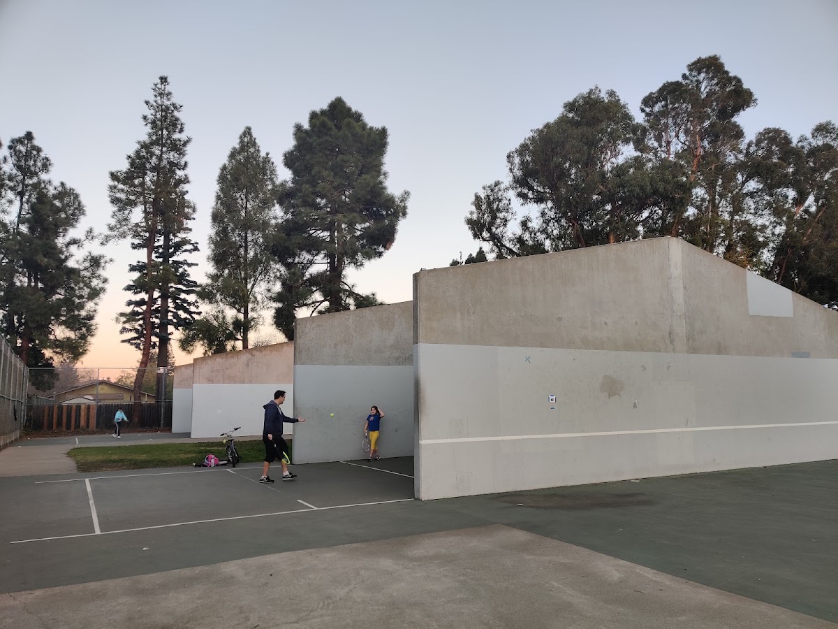 Mitchell Park Tennis Courts - Photo 2
