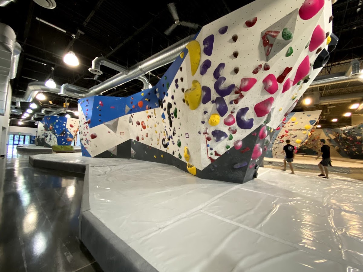Momentum Climbing Academy - Photo 3