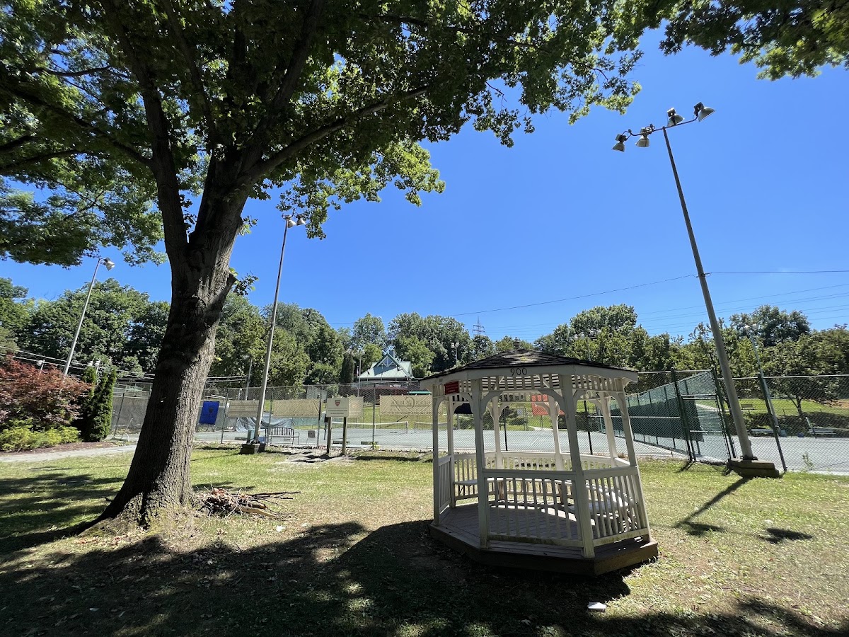 Mt. Lebanon Racket Center - Photo 2