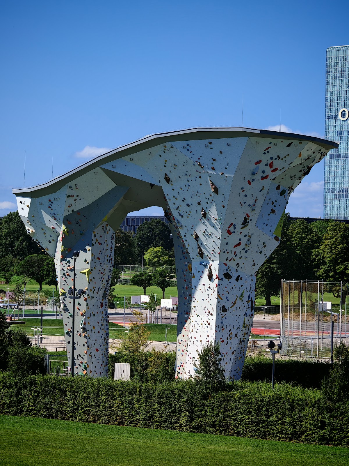 Neuer Kletterturm und Boulderanlage im TUM Campus - Photo 1
