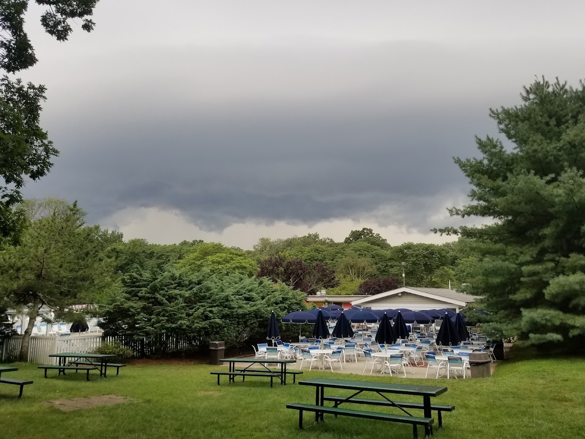 Newfield Swim & Tennis Club - Photo 3