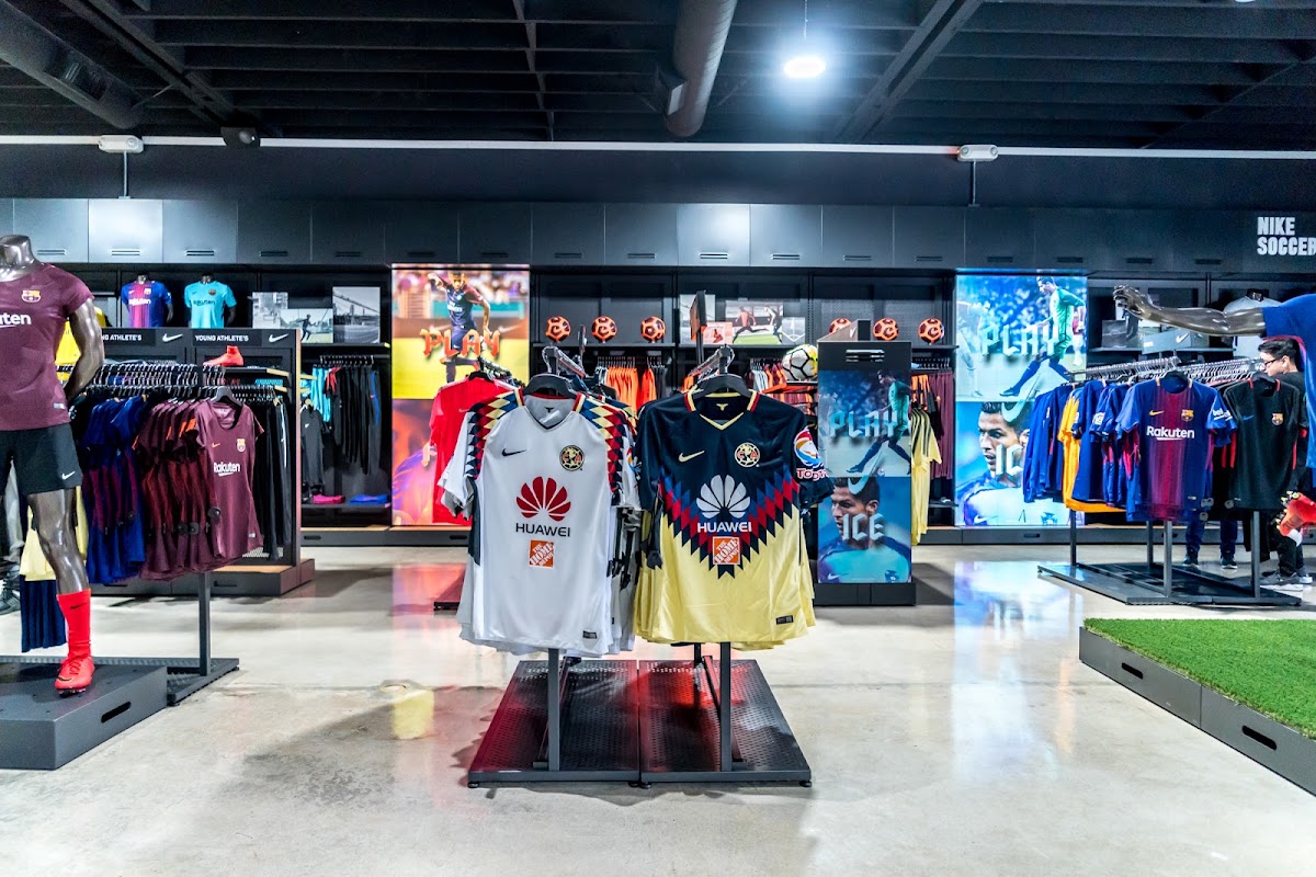 Niky's Sports - Long Beach - Photo 1