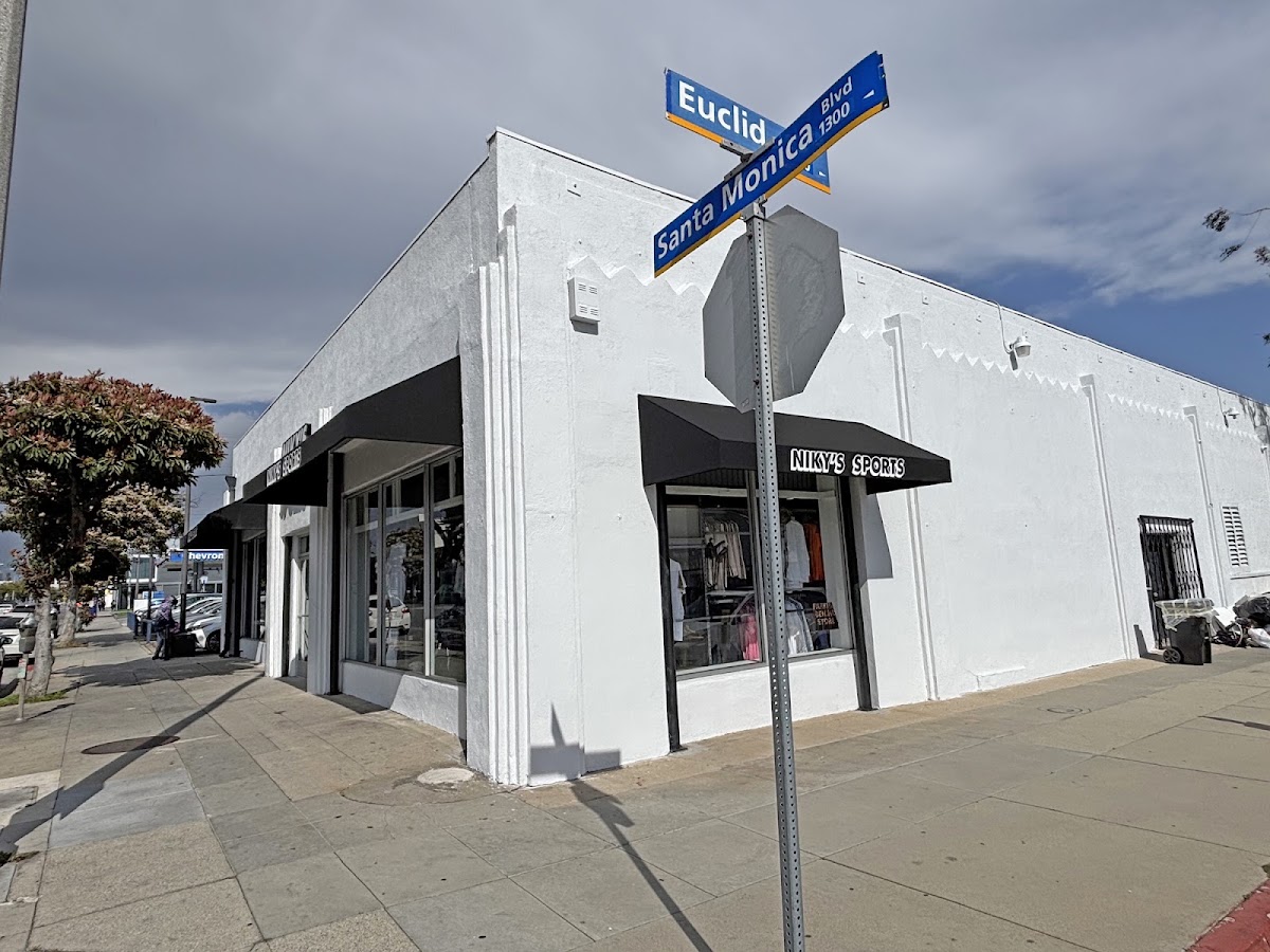 Niky's Sports - Santa Monica - Photo 2