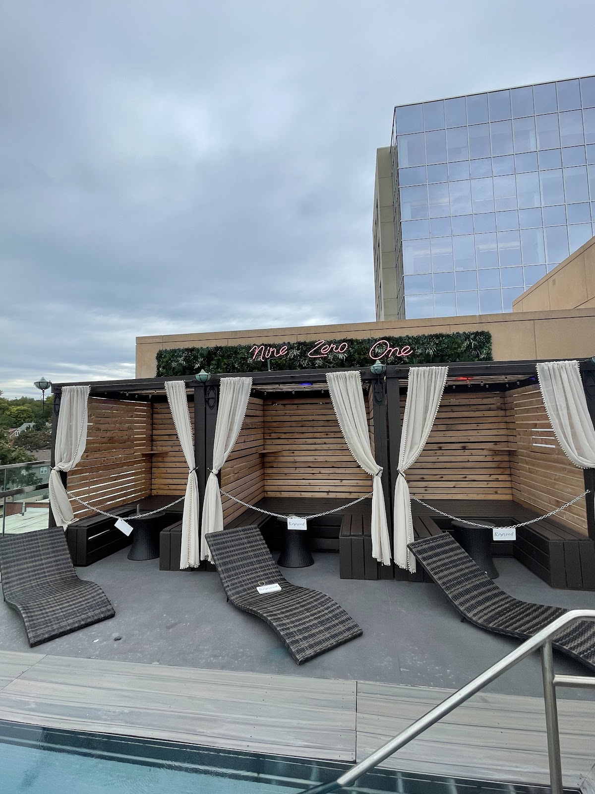 Nine Zero One Rooftop Bar & Lounge - Photo 3