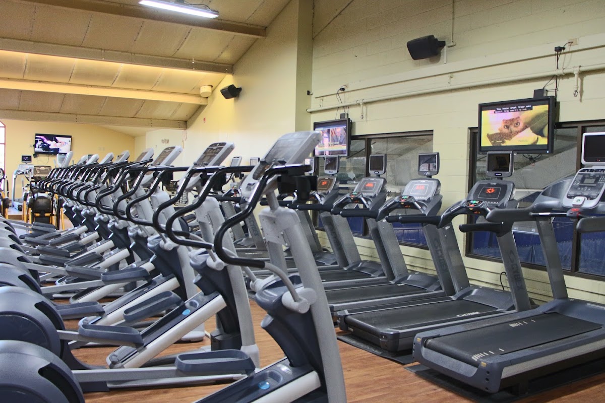 North Haven Health & Racquet - Photo 2