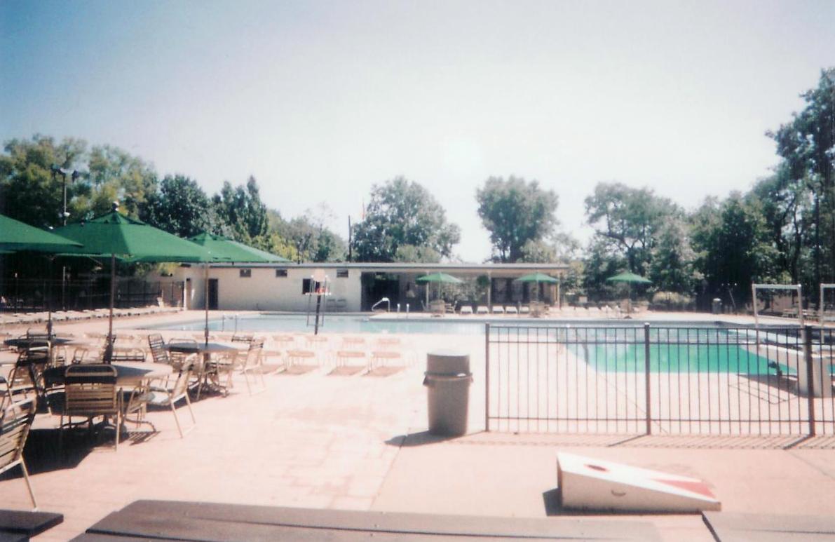 Oak Hills Swim & Racquet Club - Photo 2