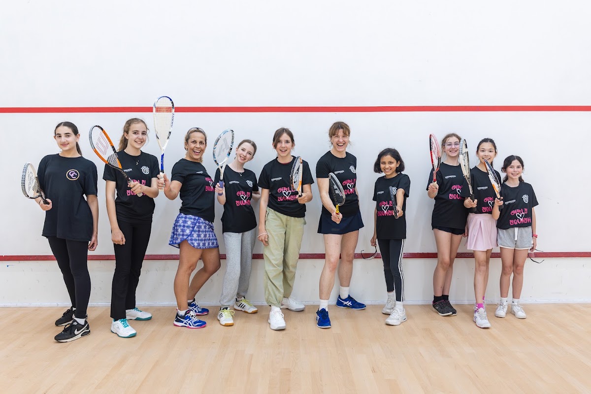 Oakleigh Park Lawn Tennis & Squash Club - Photo 2