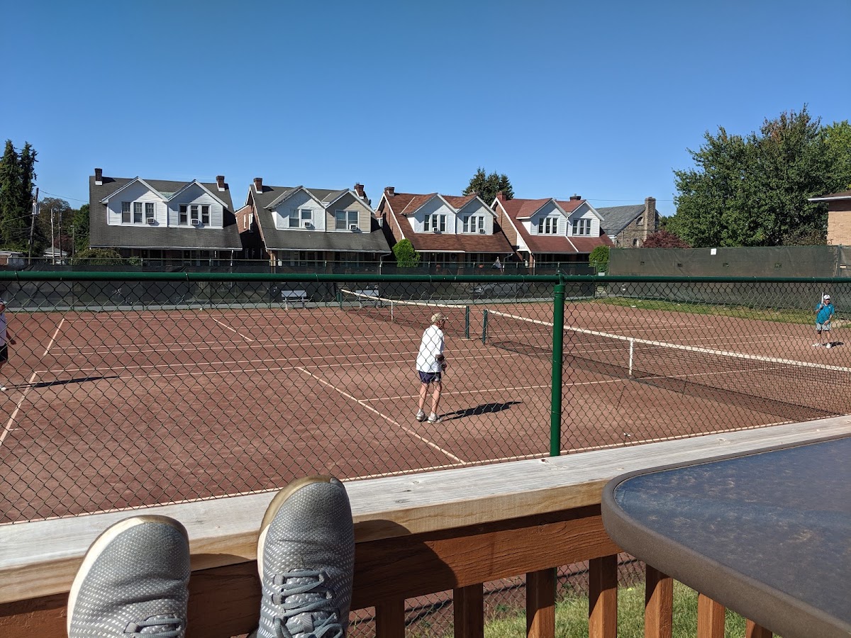 Oakmont Tennis Club - Photo 2
