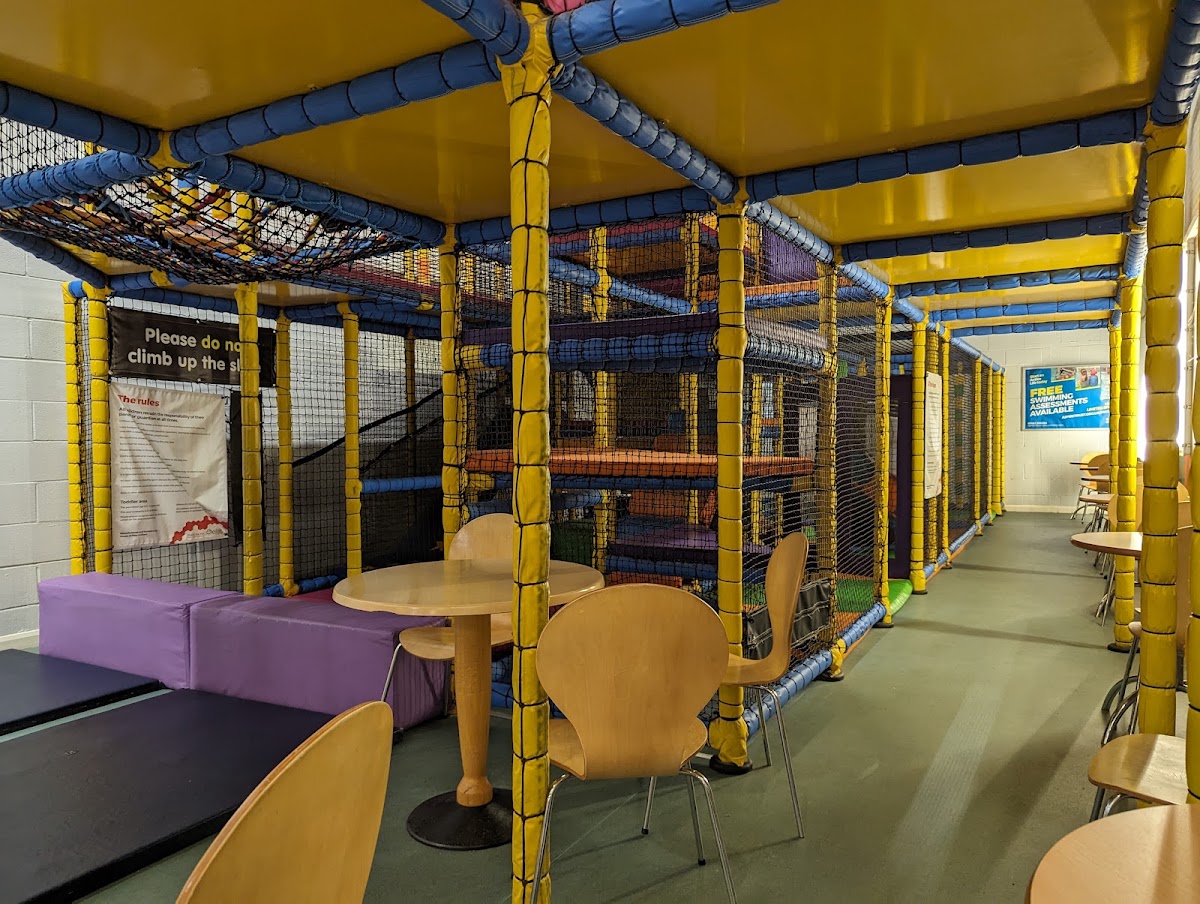Oxstalls Indoor Tennis Centre - Photo 2