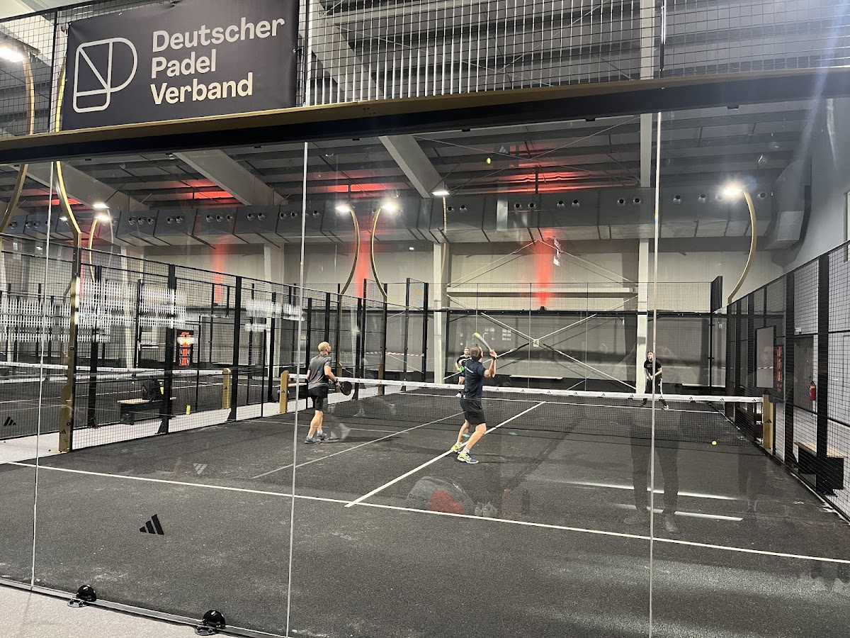 P3 PADEL CLUB Hamburg - Photo 2