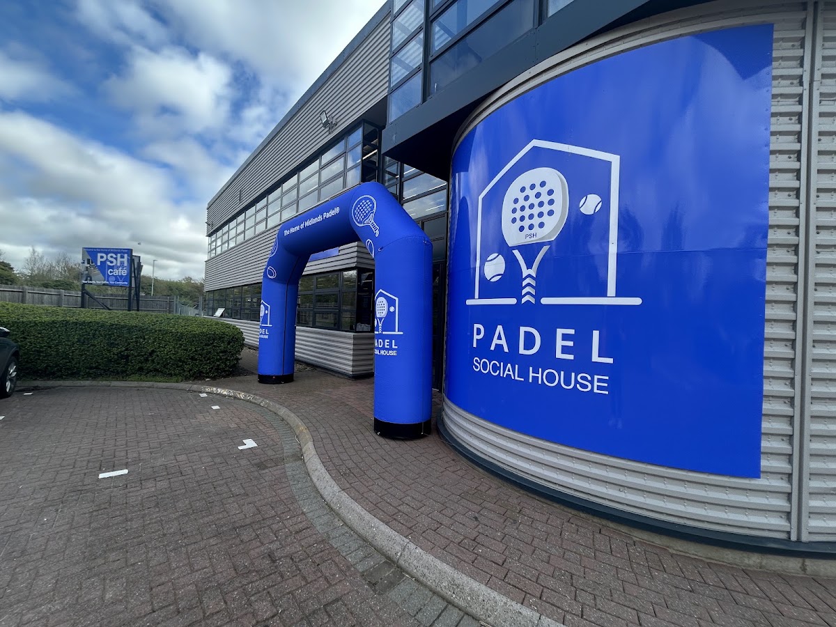 Padel Social House - Photo 1