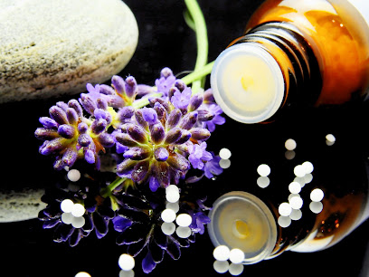 Pauline NaturoYoga - Naturopathe spécialisée en Endométriose et Troubles Féminins et Professeur de yoga - Photo principale