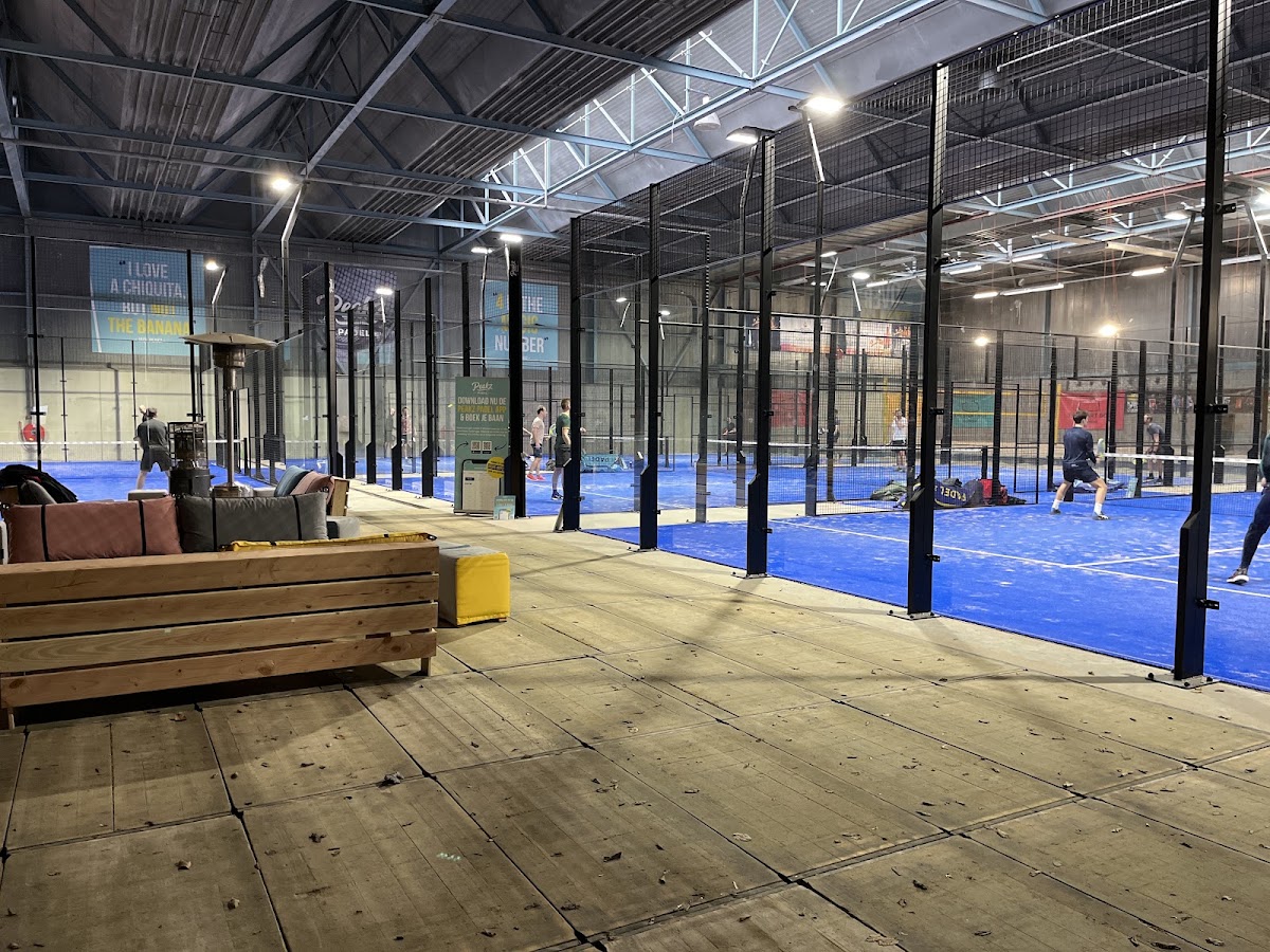 Peakz Padel Utrecht Zeehaenkade | Padelclub - Photo 2
